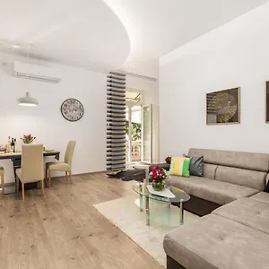 Quiet Center Apartment Rijeka